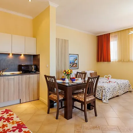 Dreambg In Santa Marina, מלון דירות סוזופול