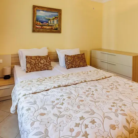 Apartmanhotel Dreambg Apartments In Santa Marina