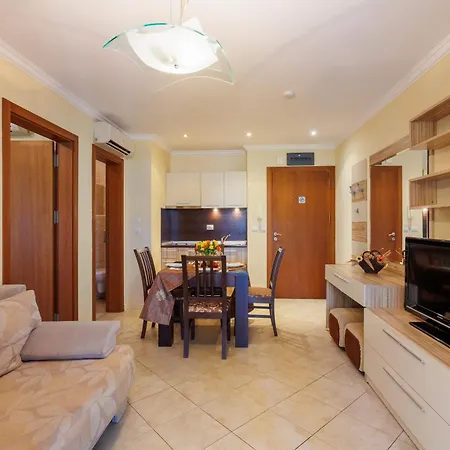 Ξενοδοχείο με διαμερίσματα Dreambg Apartments In Santa Marina 3*